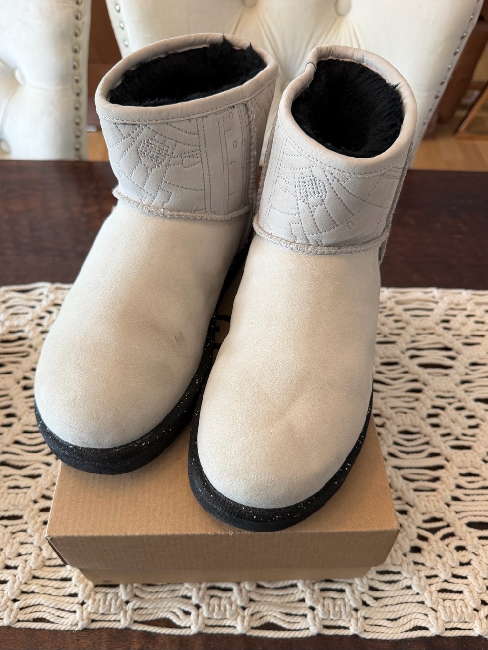 Ugg Star Wars Millennium Falcon Boots - Size 9 - Galaxy Gray - Vintage